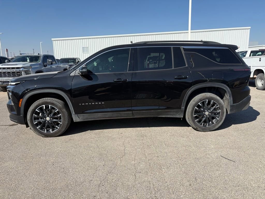 Used 2025 Chevrolet Traverse LT SUV