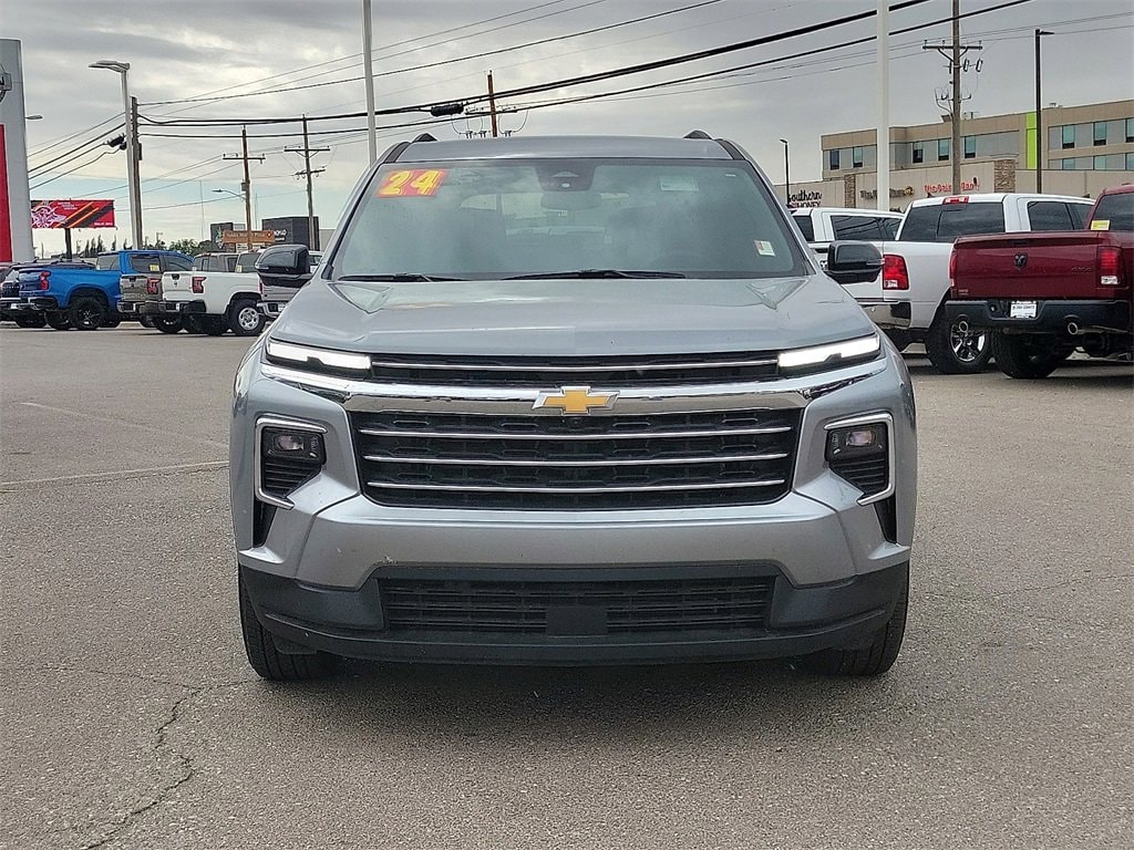 Used 2024 Chevrolet Traverse LT SUV