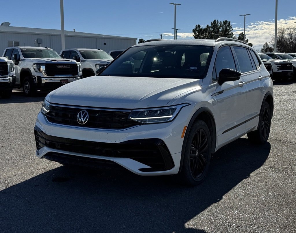 2022 Volkswagen Tiguan SE R-LINE BLACK's photo