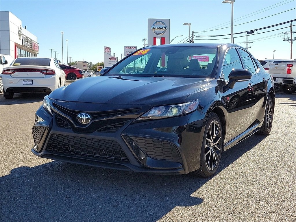 Used 2024 Toyota Camry SE Sedan