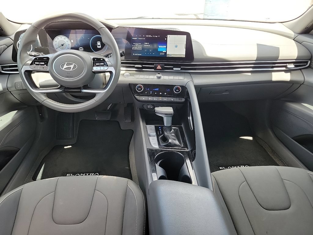 2025 Hyundai Elantra SEL - Photo 21