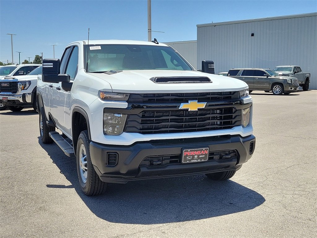 2024 Chevrolet Silverado 2500HD photo 2