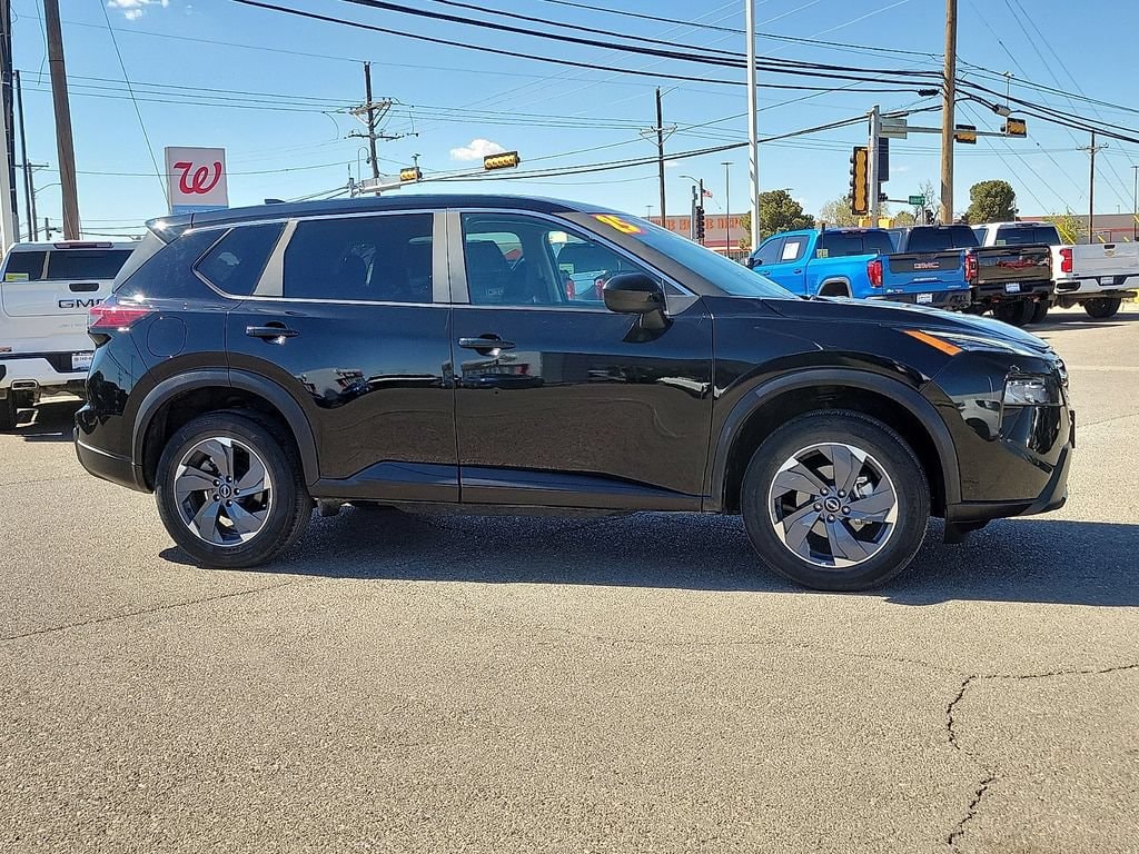 2025 Nissan Rogue SV - Photo 14
