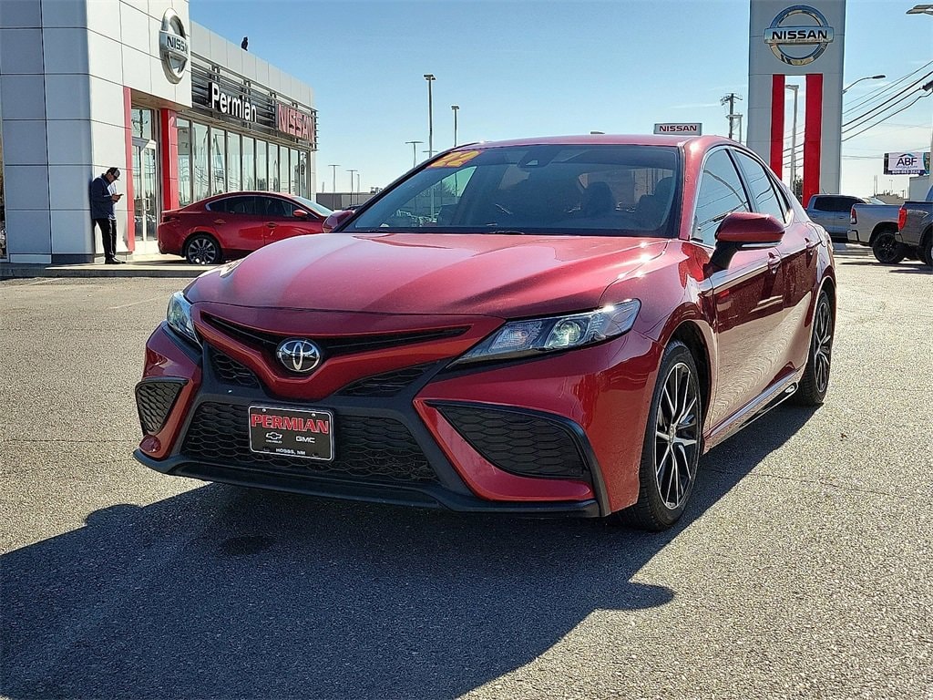 Used 2022 Toyota Camry SE Sedan