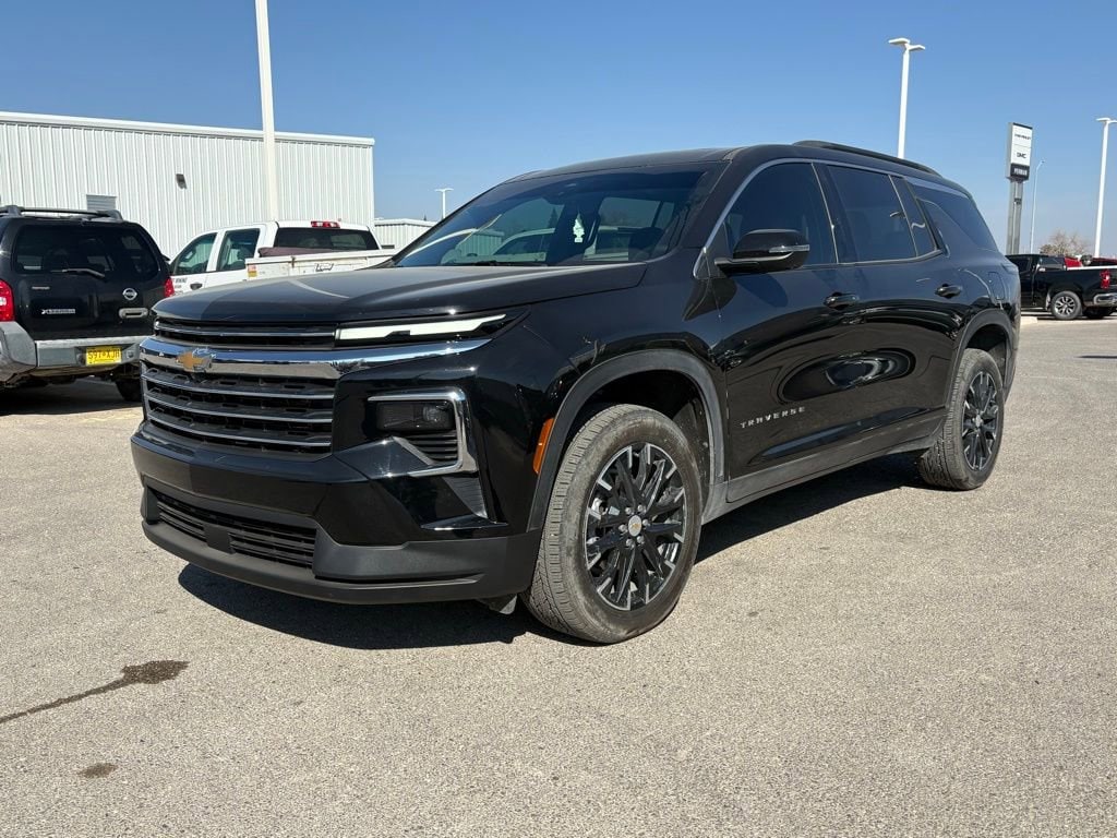 Used 2025 Chevrolet Traverse LT SUV