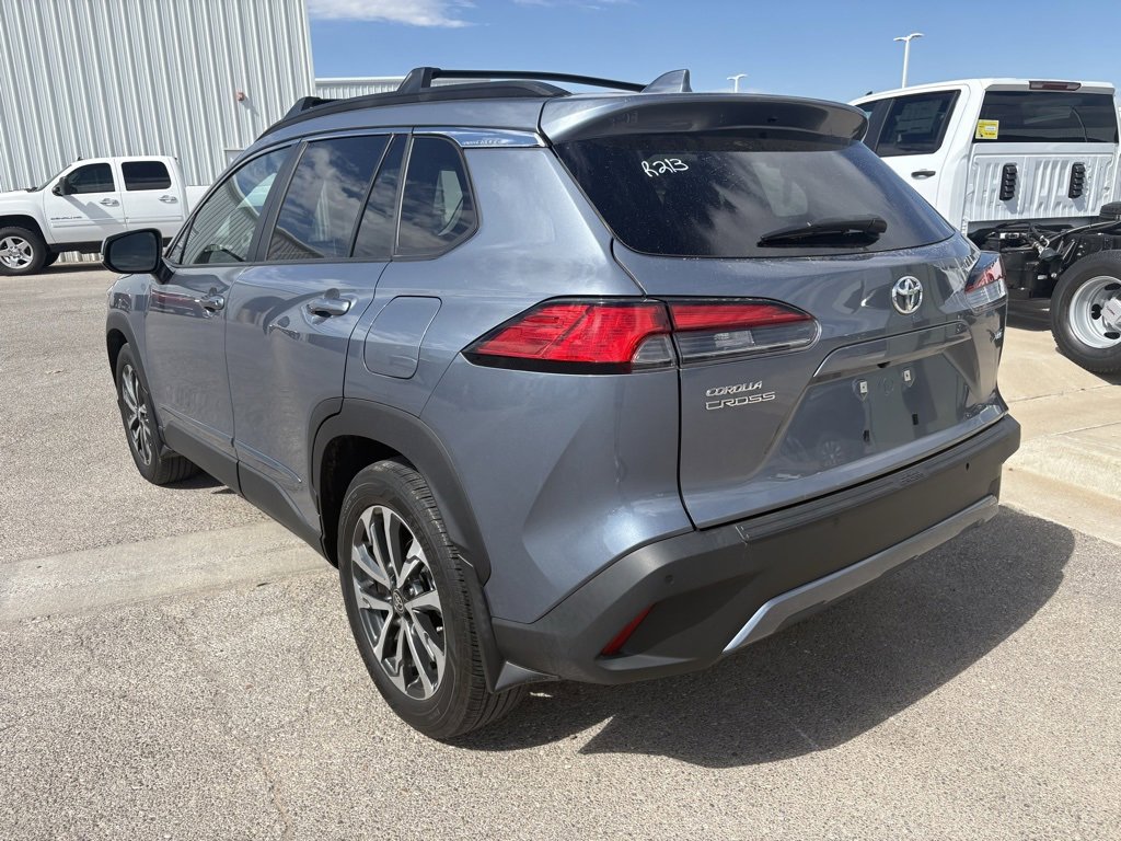 2022 Toyota Corolla Cross XLE photo 3