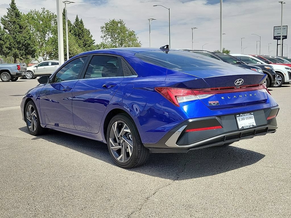 2025 Hyundai Elantra SEL - Photo 8