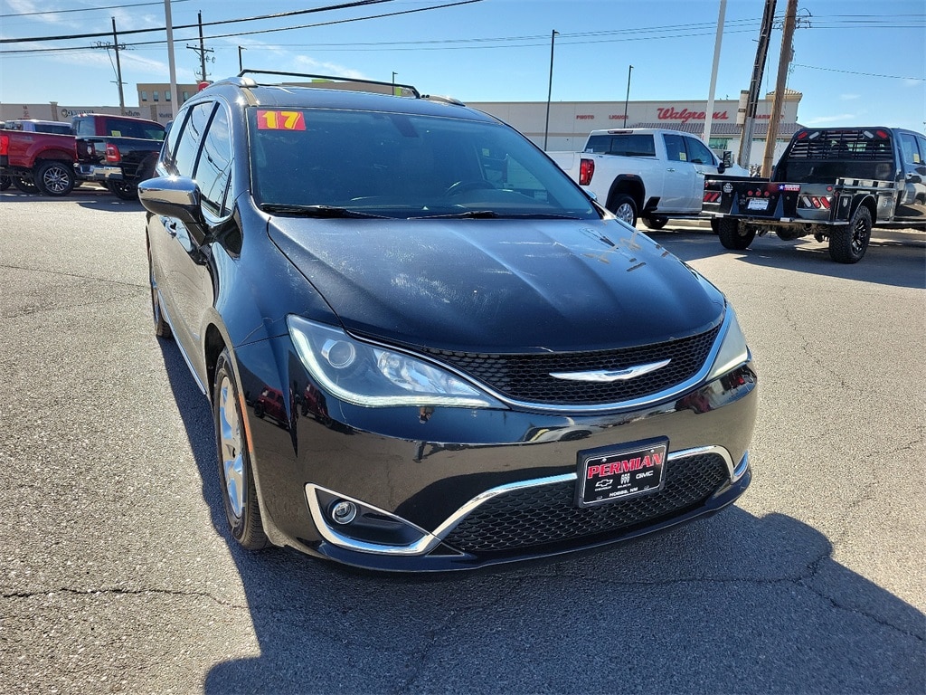 Used 2017 Chrysler Pacifica Limited with VIN 2C4RC1GG8HR528314 for sale in Hobbs, NM