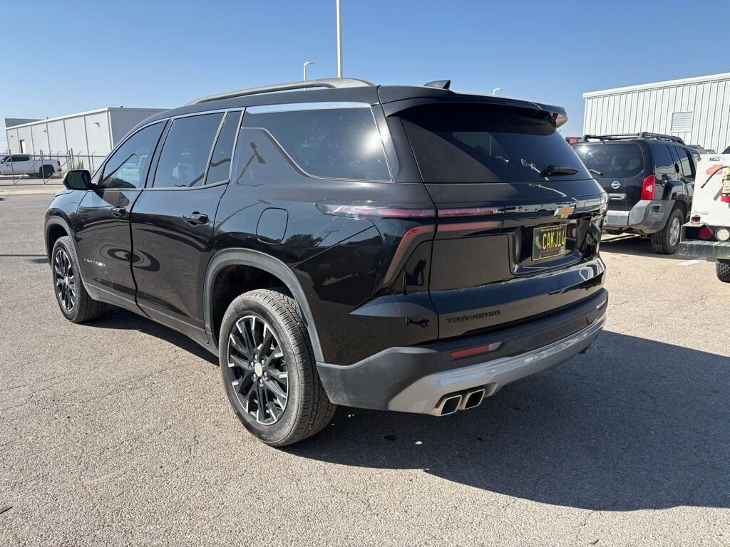 Used 2025 Chevrolet Traverse LT SUV