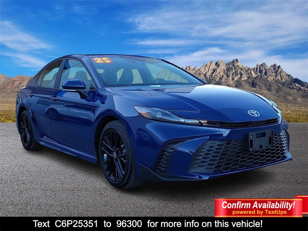 2025 Toyota Camry SE's photo