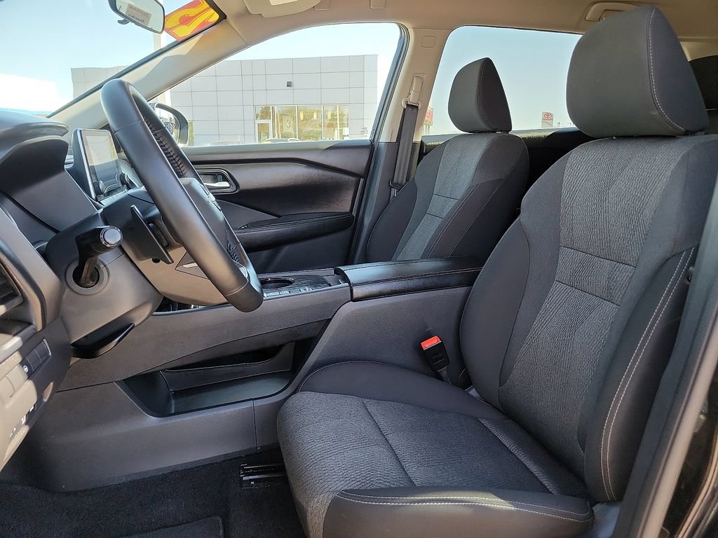 2025 Nissan Rogue SV - Photo 23
