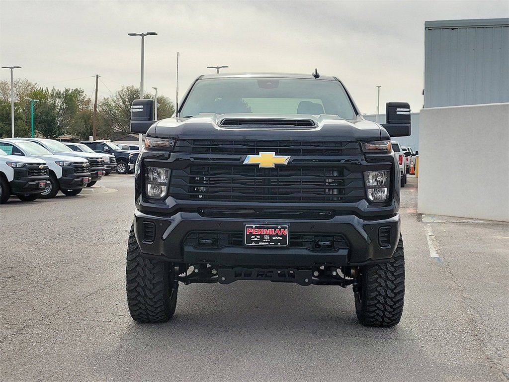 2025 Chevrolet Silverado 2500HD Custom photo 3