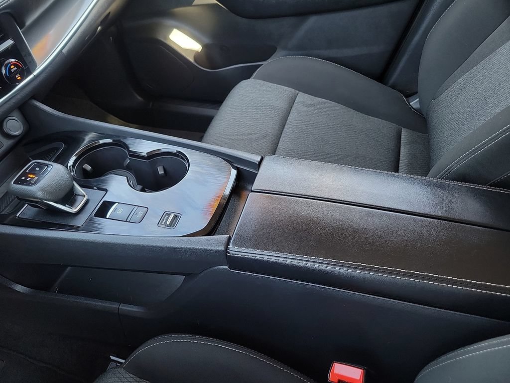 2025 Nissan Rogue SV - Photo 29