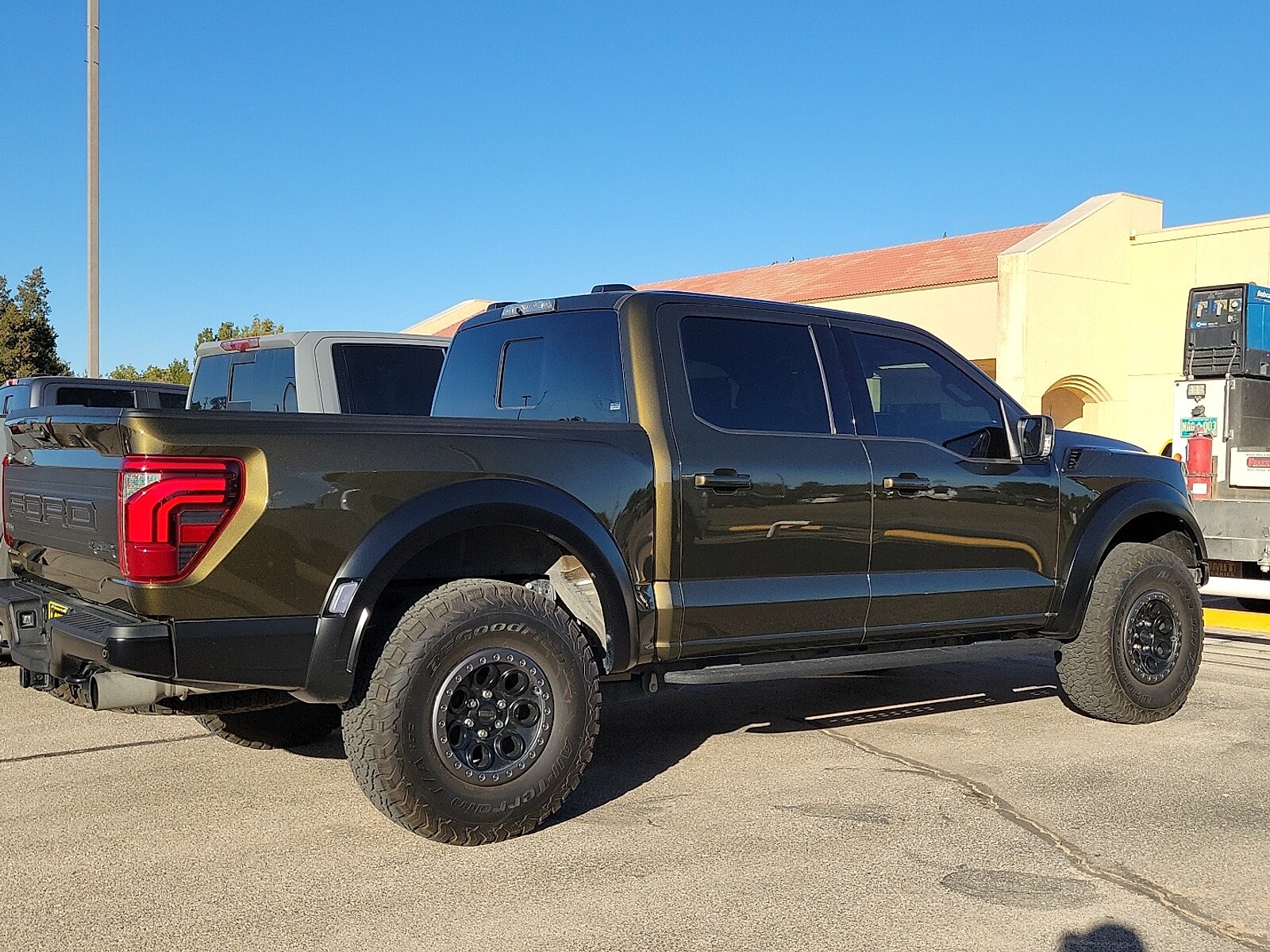 2025 Ford F-150 Raptor photo 2