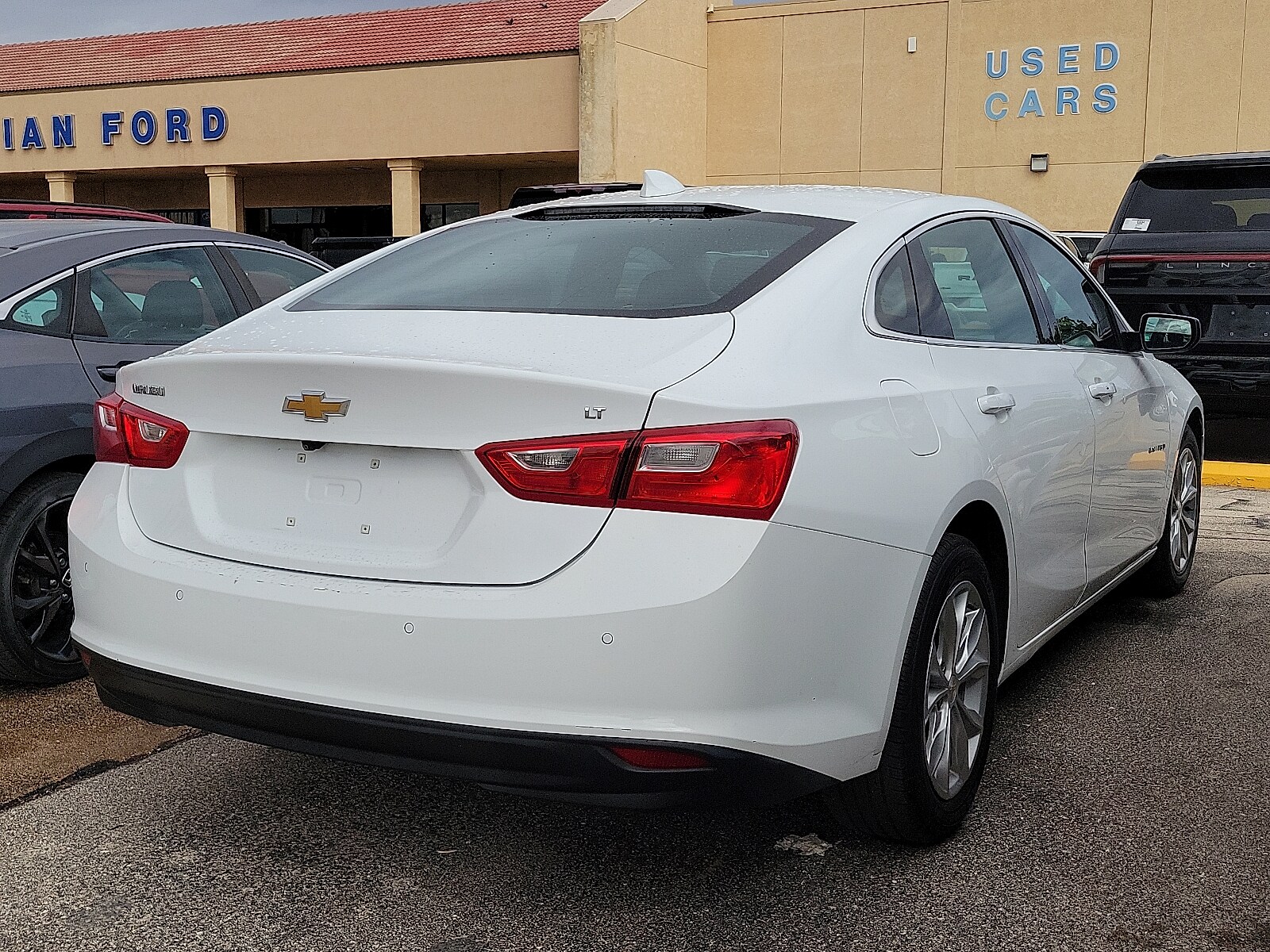 2024 Chevrolet Malibu 1LT photo 2