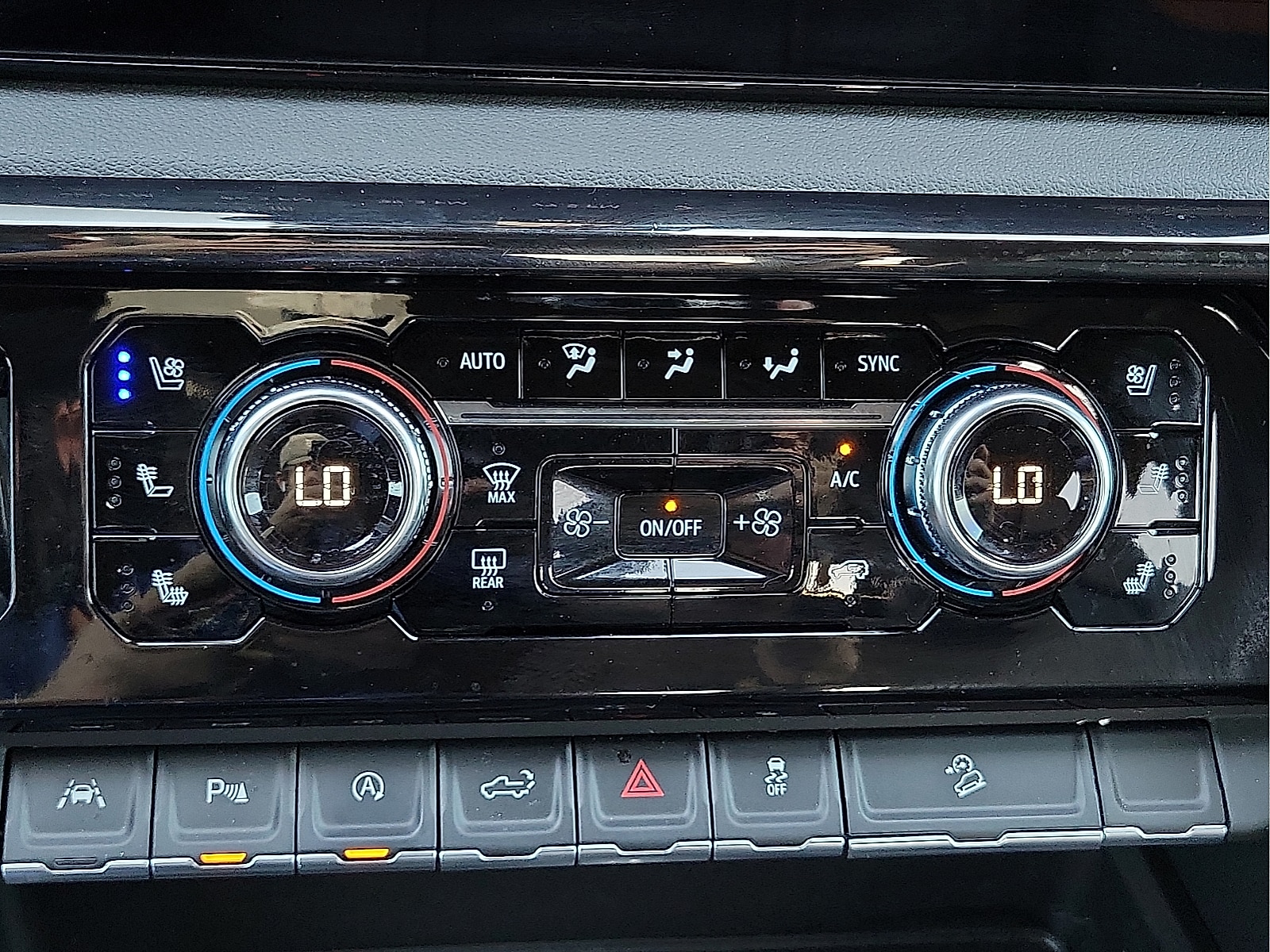 2026 GMC Sierra 1500 AT4 - Photo 15