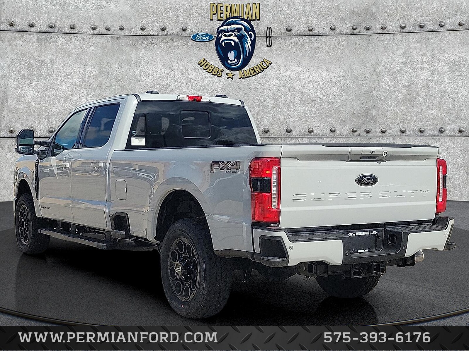 2025 Ford F-350 Lariat photo 2