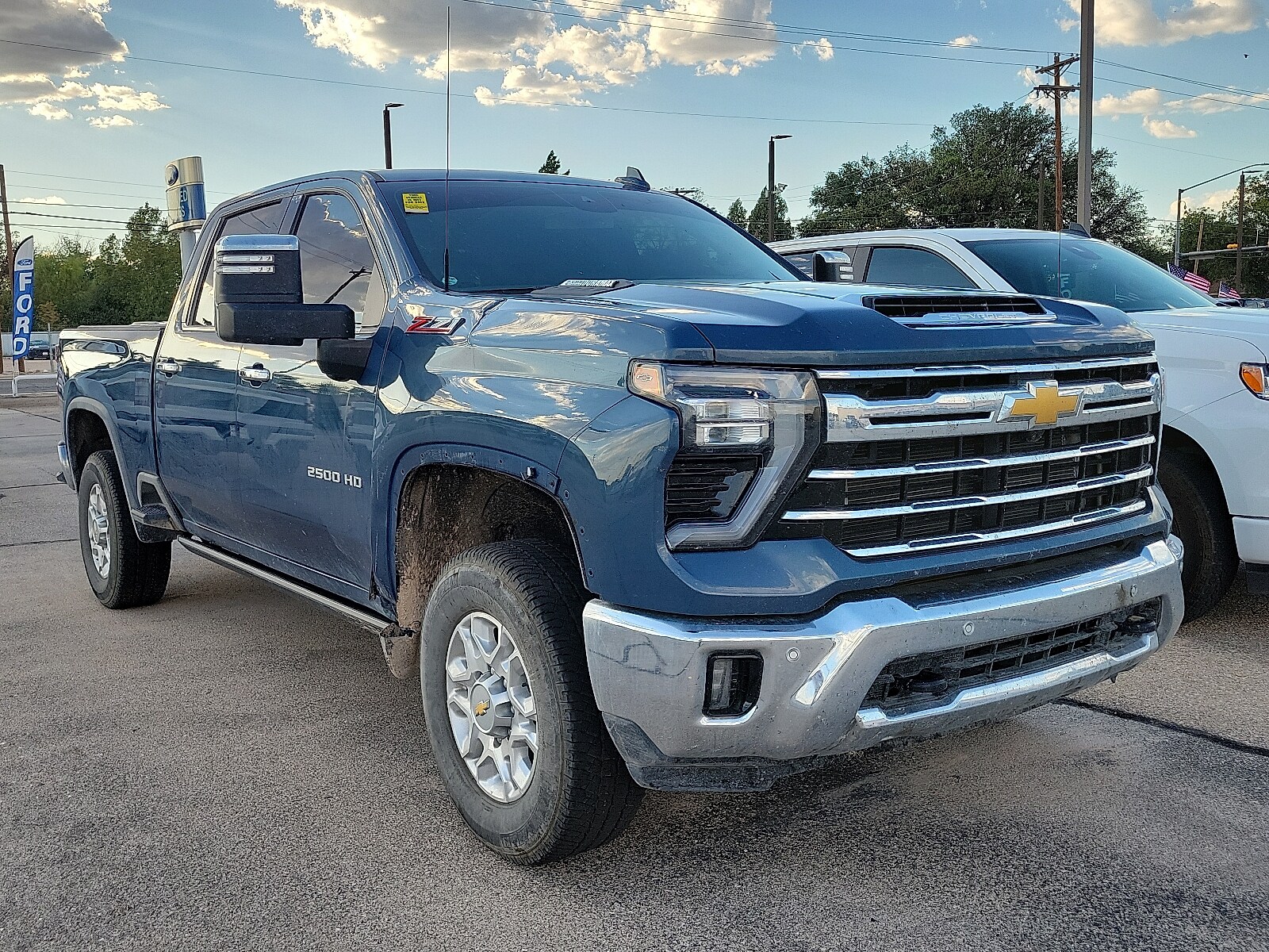 2025 Chevrolet Silverado 2500HD LTZ photo 3