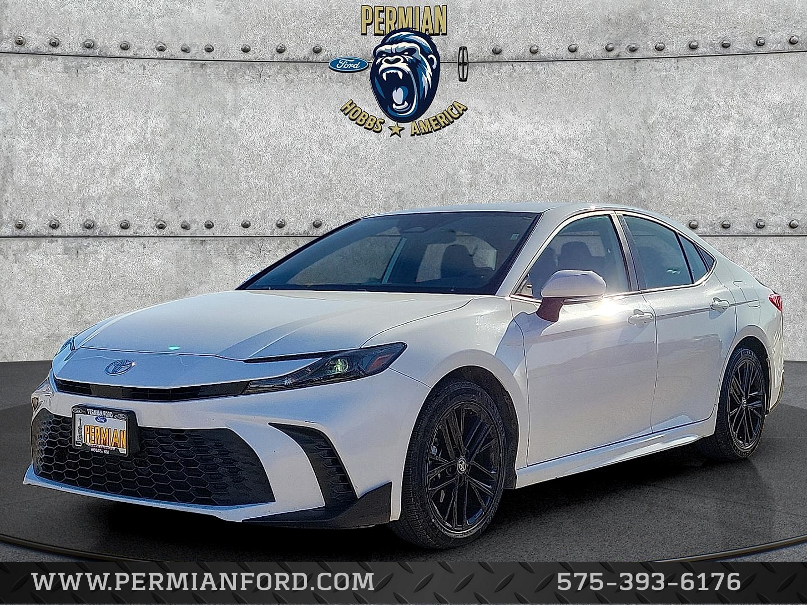 2025 Toyota Camry SE's photo