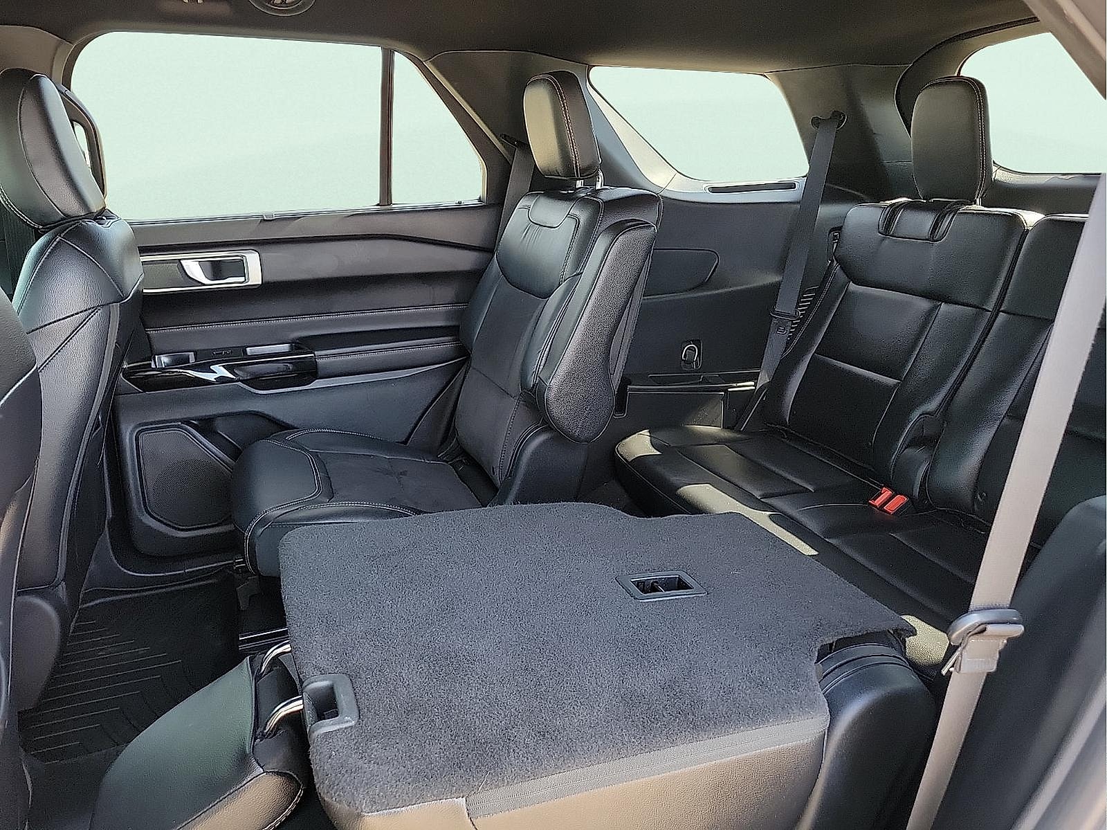 2022 Ford Explorer ST - Photo 8