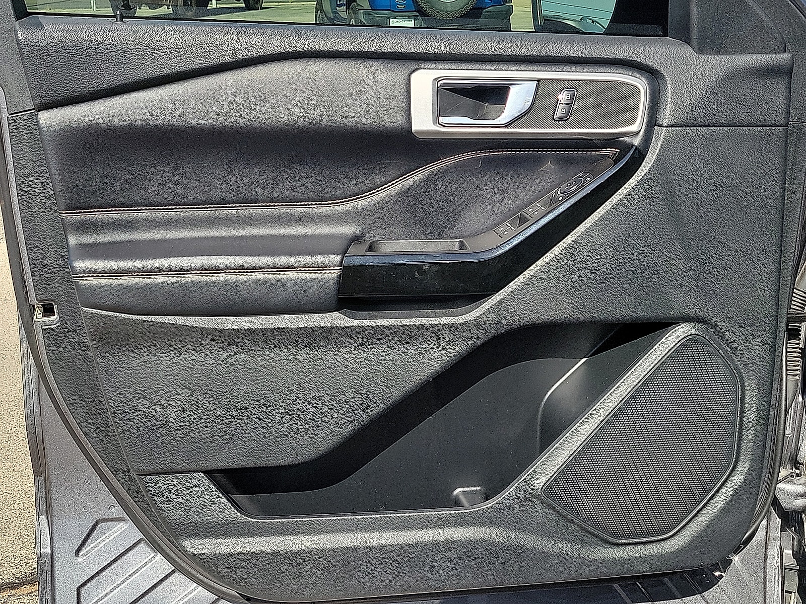 2022 Ford Explorer ST - Photo 11