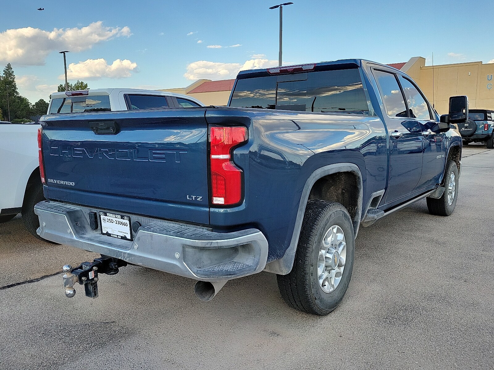 2025 Chevrolet Silverado 2500HD LTZ photo 2
