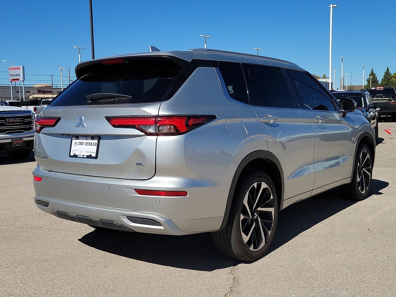 2023 Mitsubishi Outlander SEL Black Edition photo 3