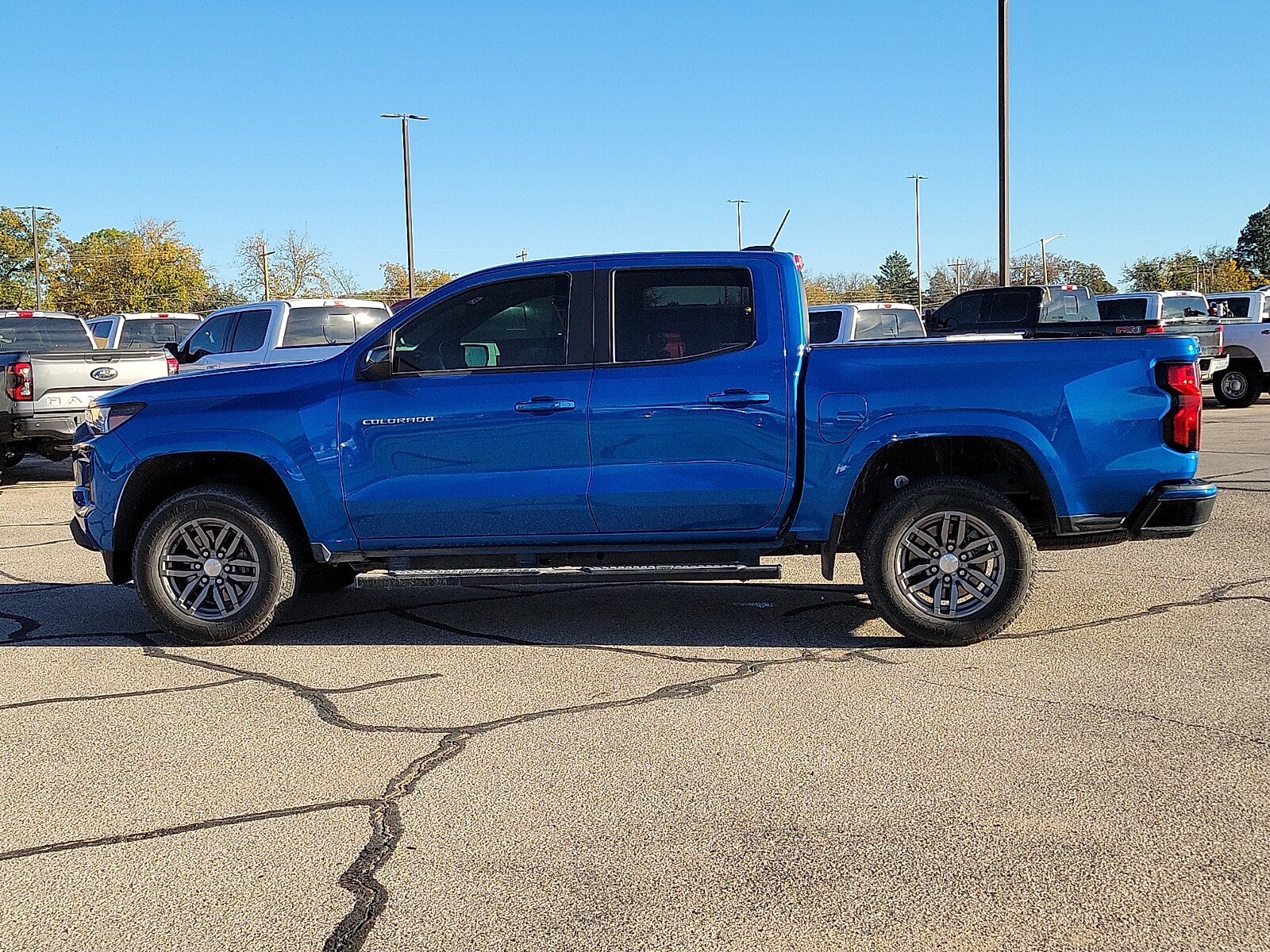 2024 Chevrolet Colorado LT photo 2