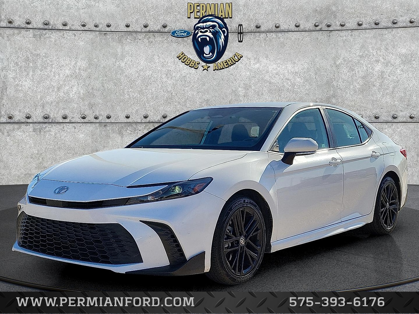 2025 Toyota Camry SE's photo