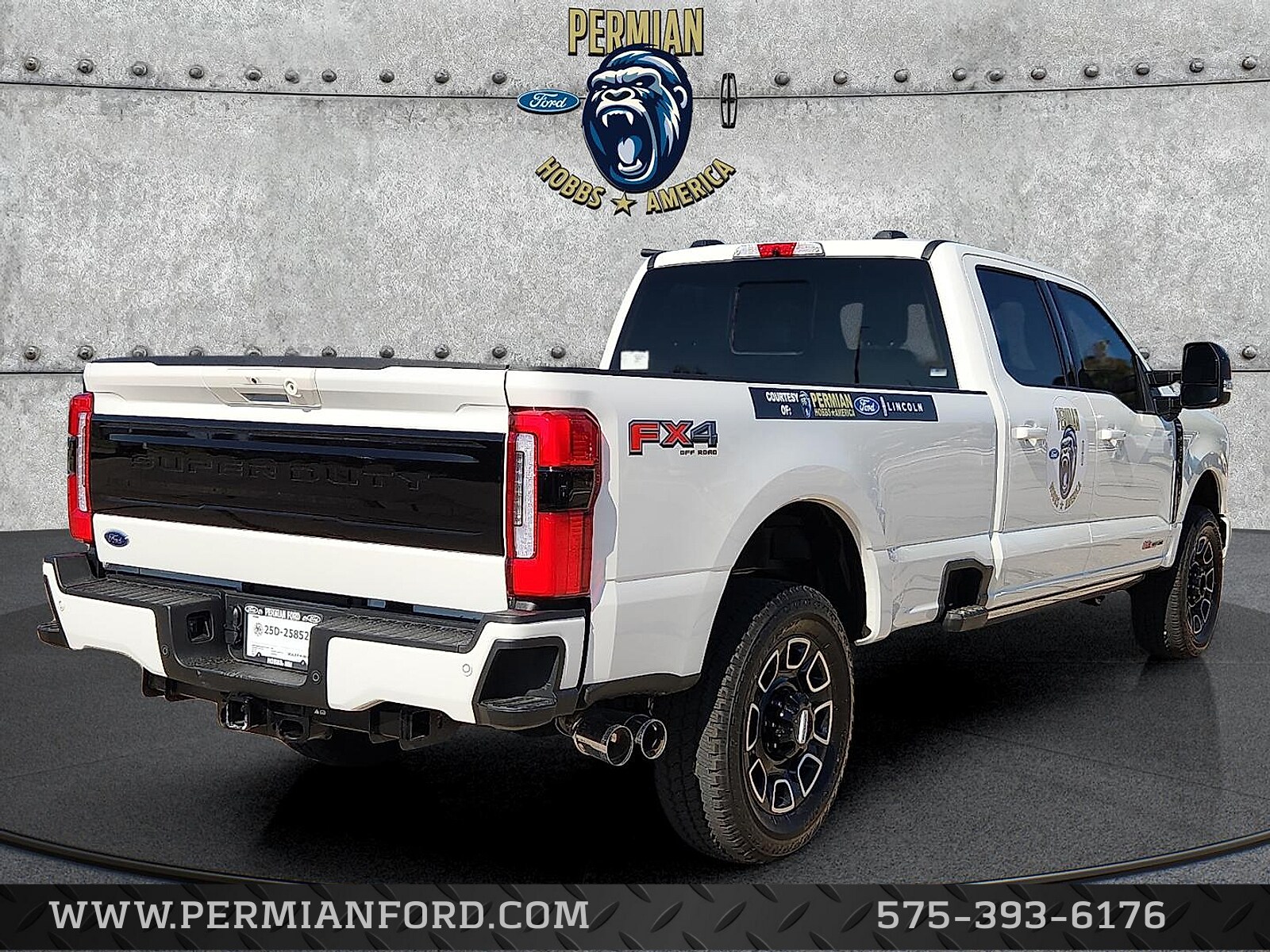2025 Ford F-350 Platinum photo 2