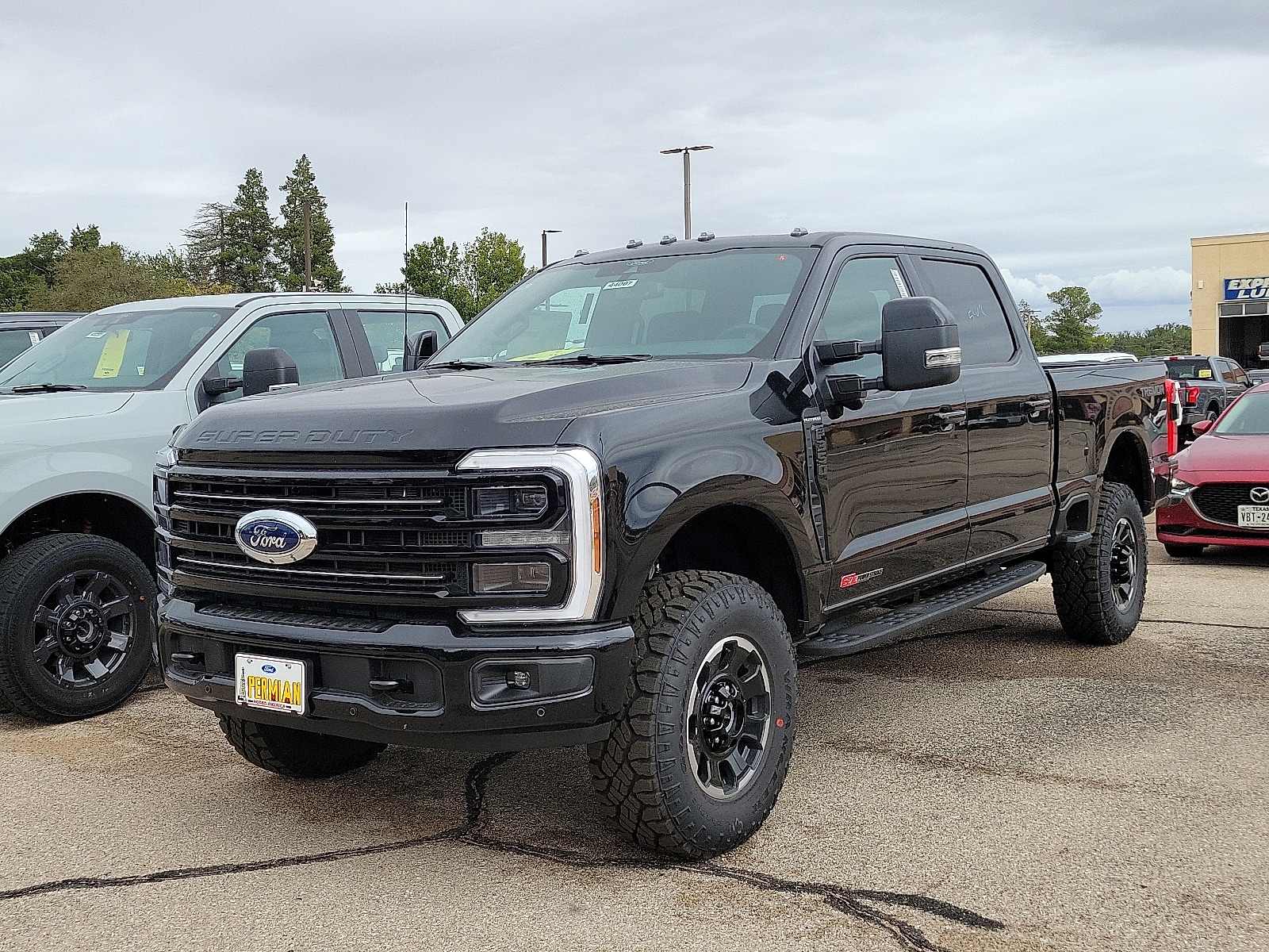 2026 Ford F-350 Super Duty Platinum's photo