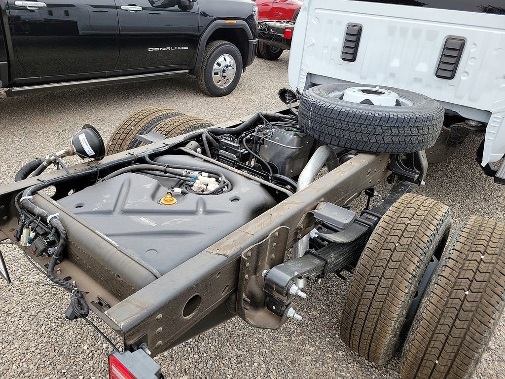 2026 GMC Sierra 3500HD Pro - Photo 10