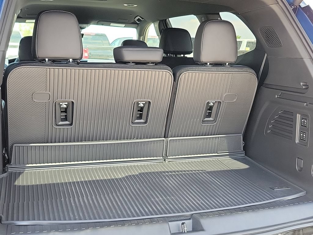 2026 GMC Acadia Denali - Photo 18