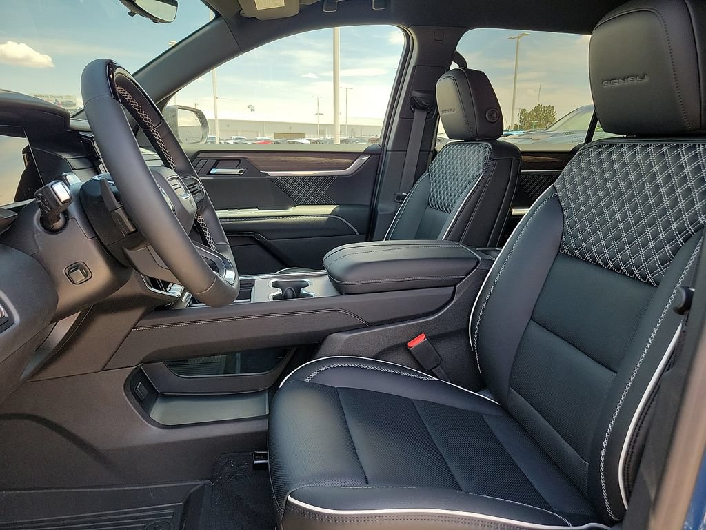 2026 GMC Acadia Denali - Photo 23
