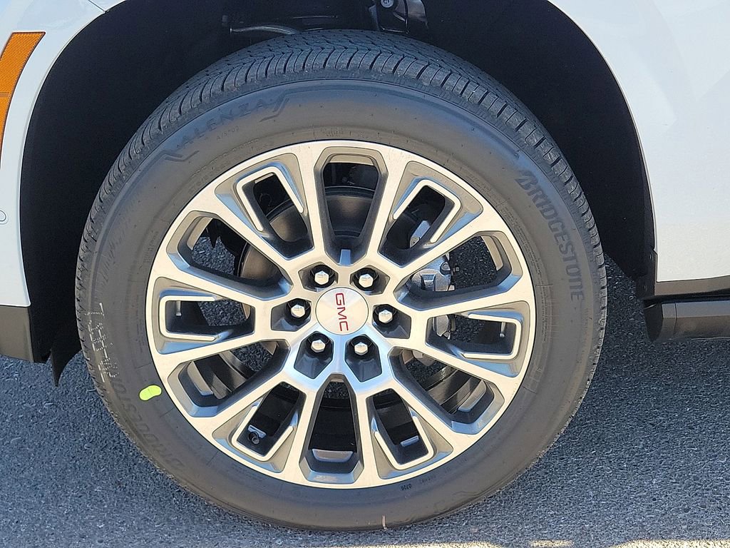 2026 GMC Yukon Denali - Photo 14
