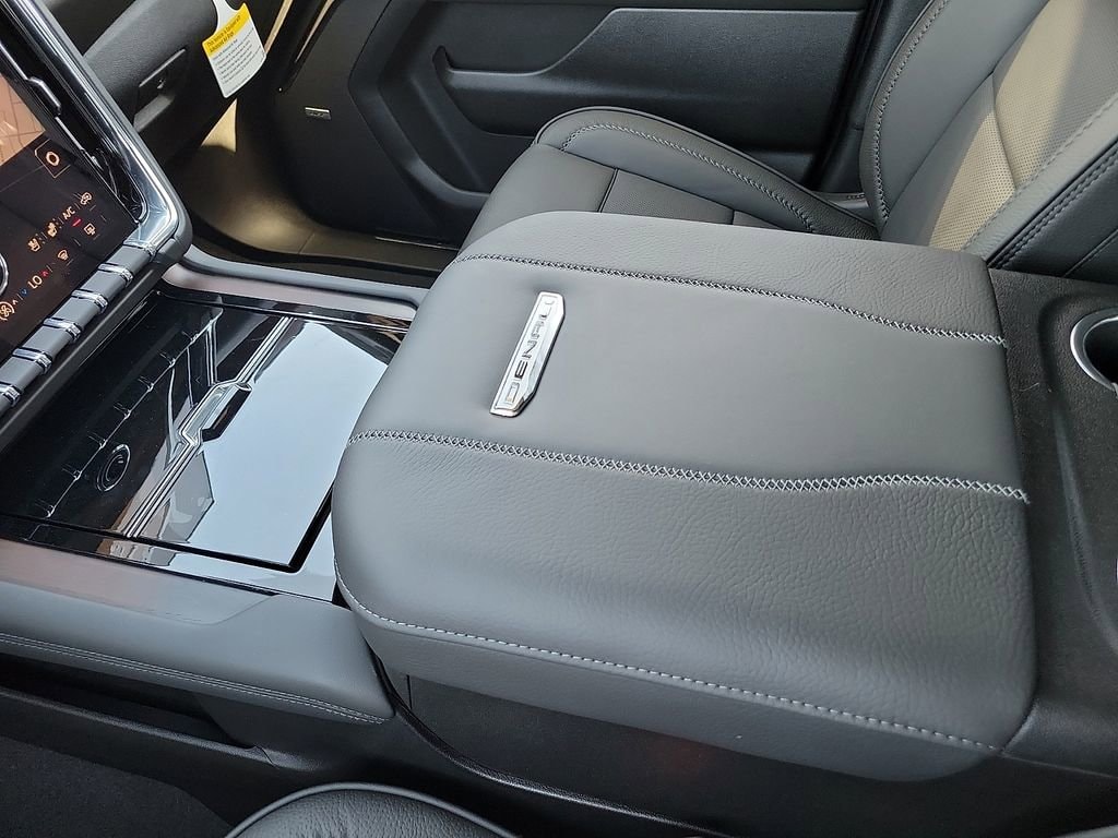 2026 GMC Yukon Denali - Photo 25