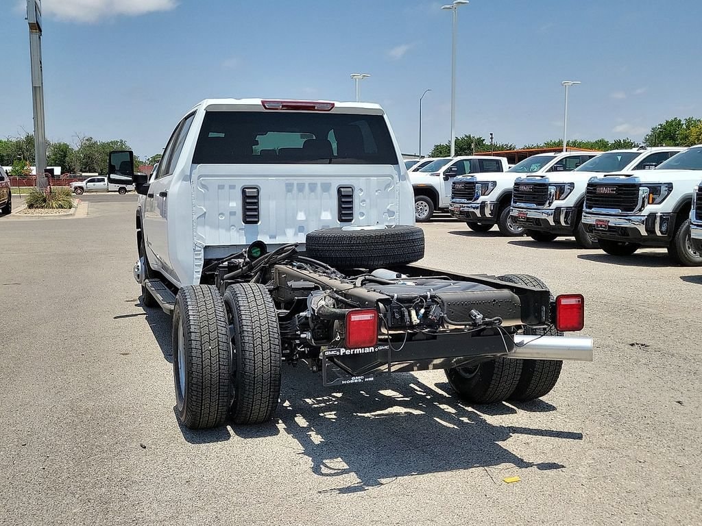 2026 GMC Sierra 3500 Chassis Cab Pro - Photo 9