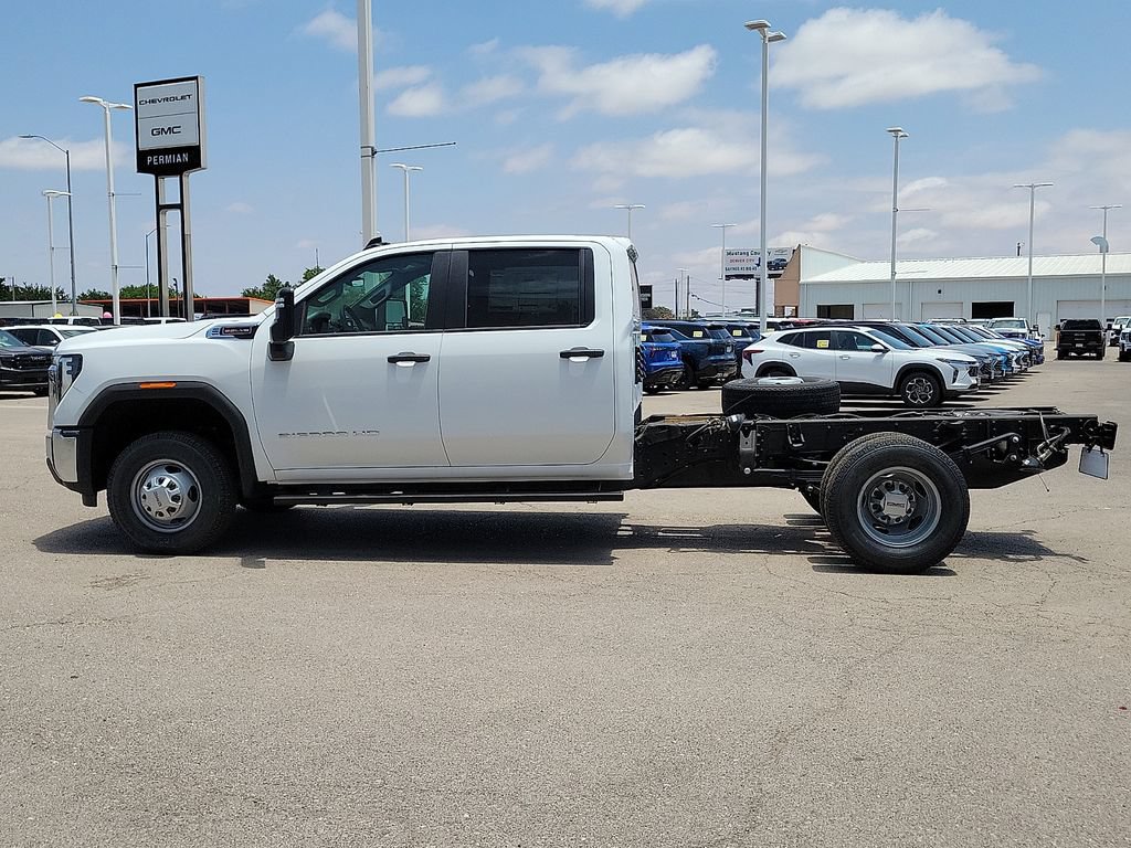 2026 GMC Sierra 3500 Chassis Cab Pro - Photo 7