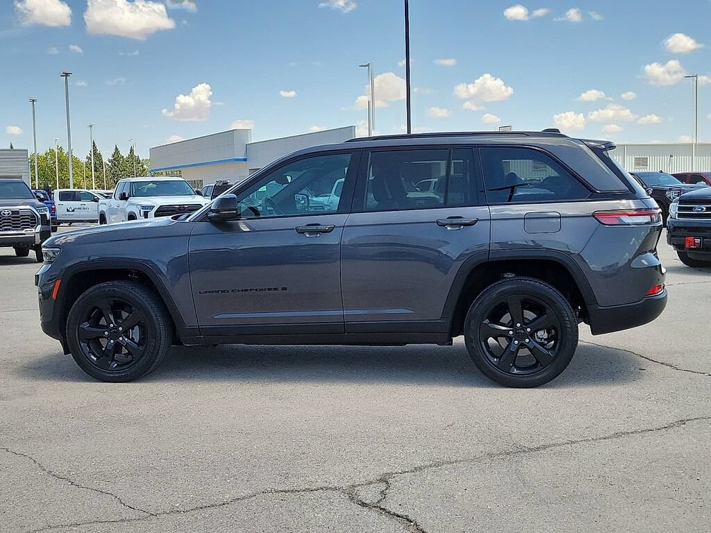 Used 2023 Jeep Grand Cherokee Altitude