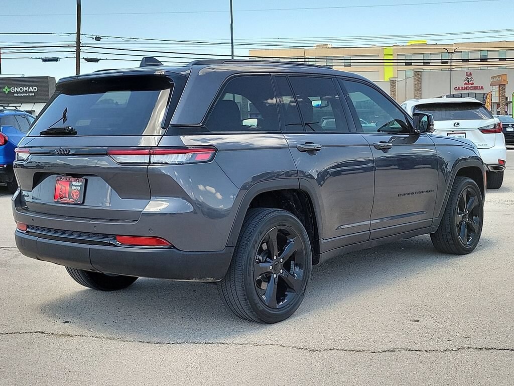 Used 2023 Jeep Grand Cherokee Altitude