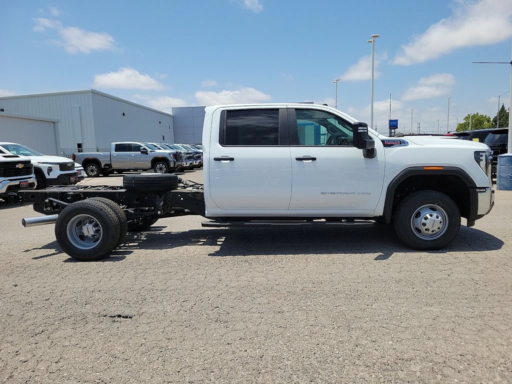 2026 GMC Sierra 3500 Chassis Cab Pro - Photo 14
