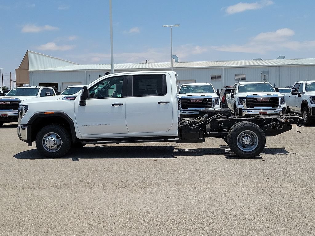 2026 GMC Sierra 3500 Chassis Cab Pro - Photo 7