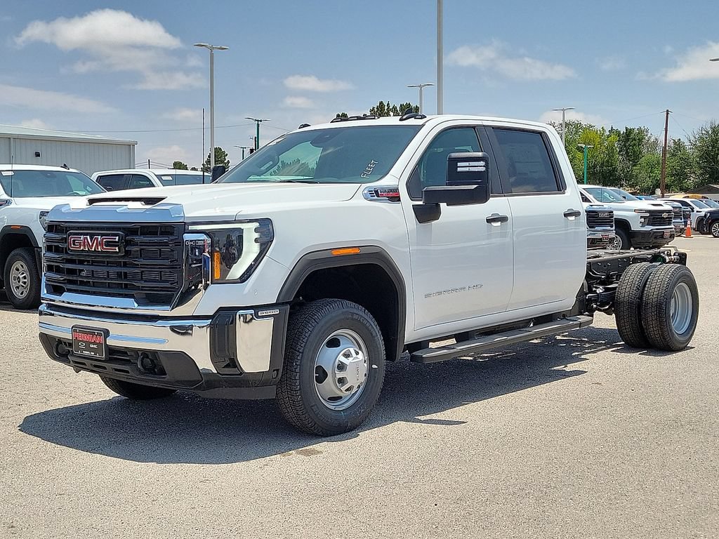 2026 GMC Sierra 3500 Chassis Cab Pro - Photo 6