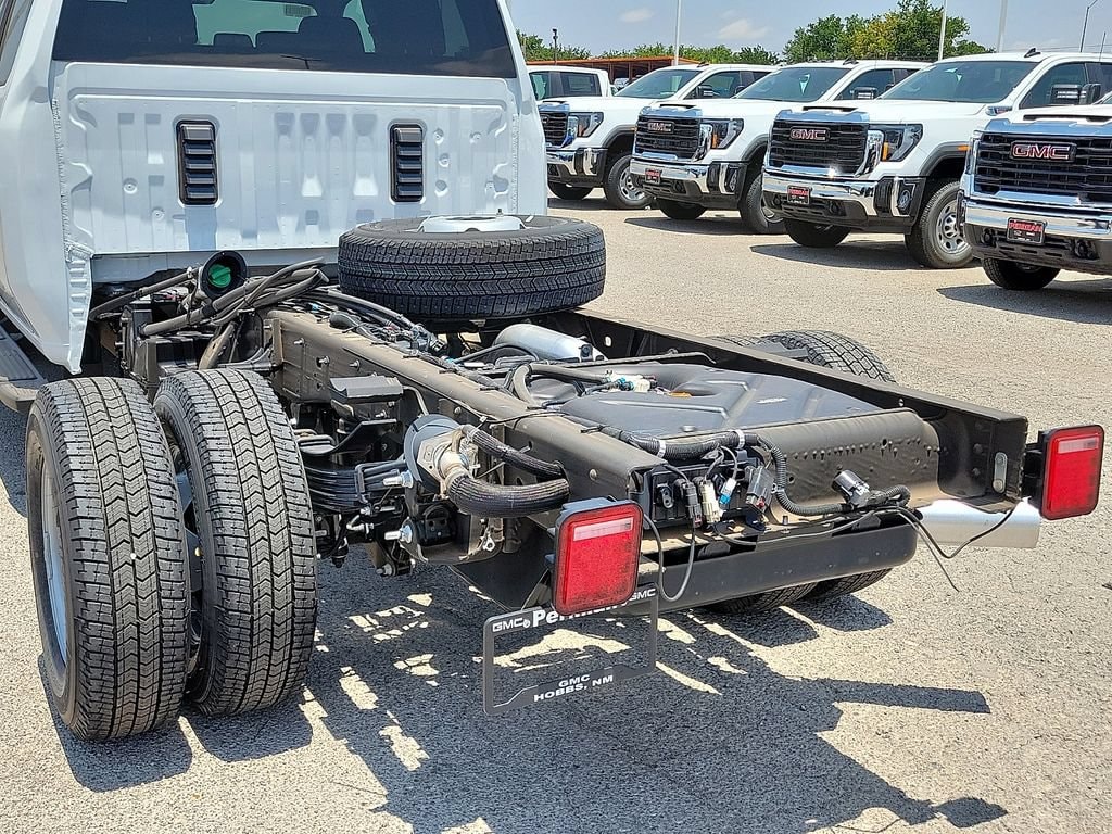 2026 GMC Sierra 3500 Chassis Cab Pro - Photo 18