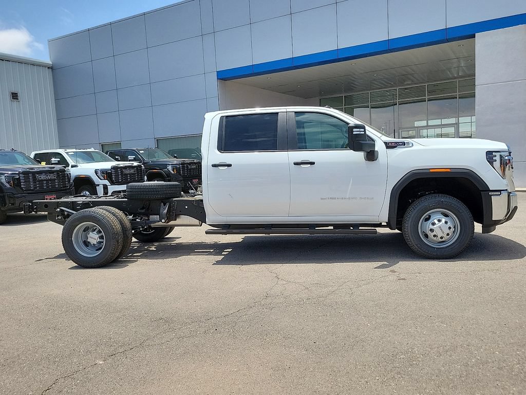 2026 GMC Sierra 3500 Chassis Cab Pro - Photo 14