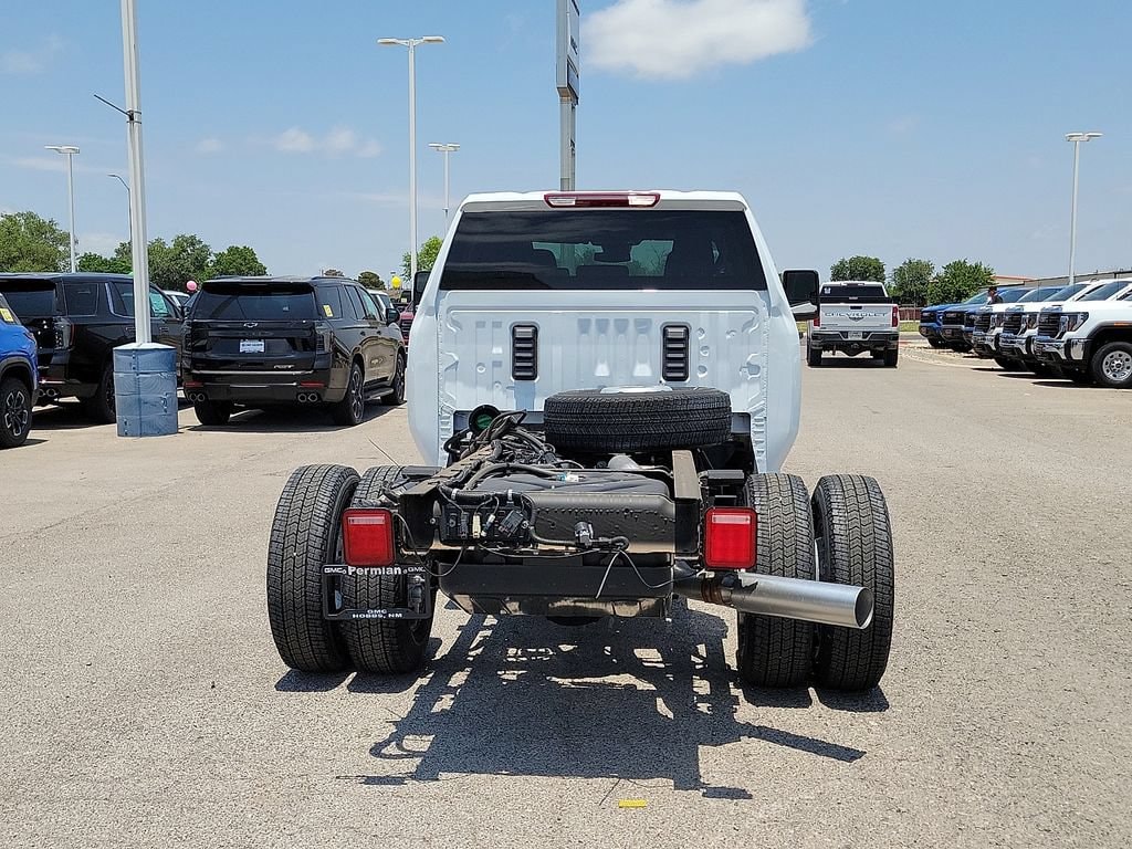 2026 GMC Sierra 3500 Chassis Cab Pro - Photo 11