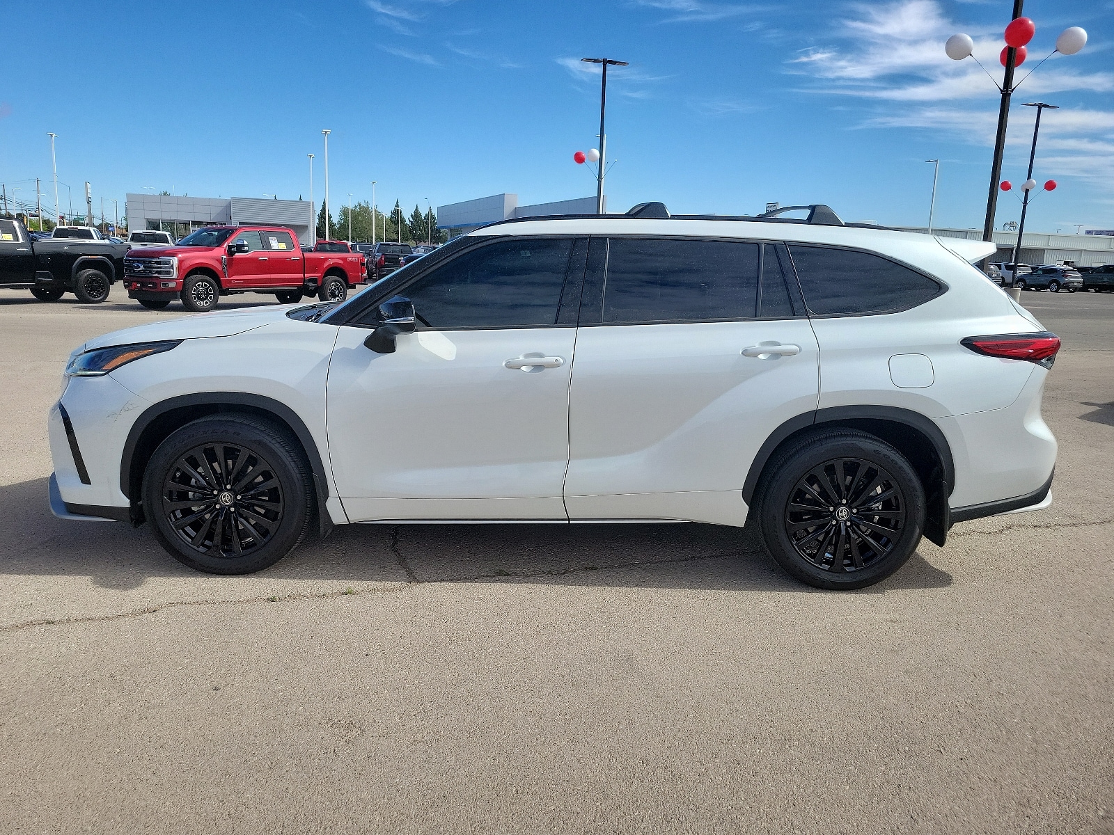 Used 2022 Toyota Highlander XSE with VIN 5TDJZRAH3NS140485 for sale in Hobbs, NM