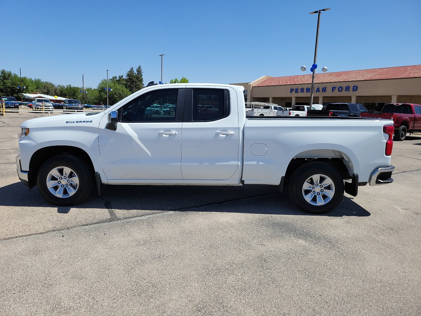 Used 2021 Chevrolet Silverado 1500 LT with VIN 1GCRWCED4MZ224540 for sale in Hobbs, NM