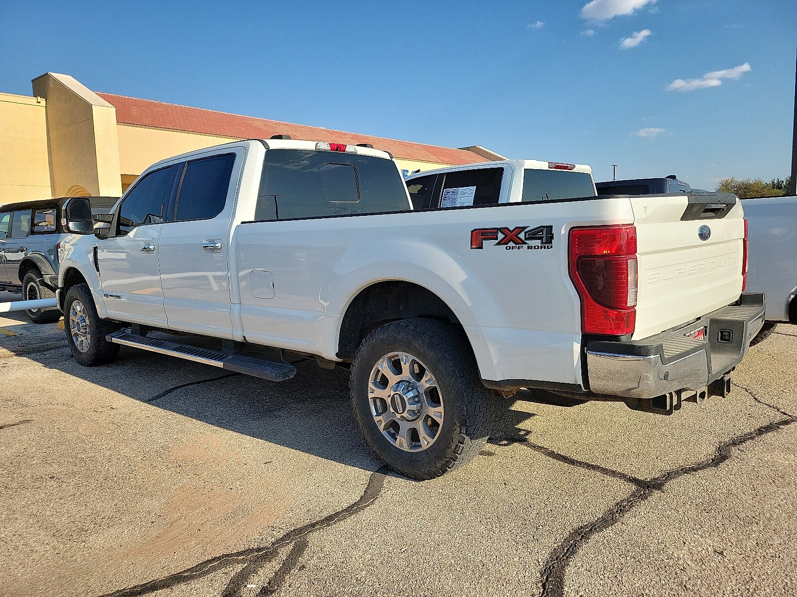 2021 Ford F-350 Lariat photo 2