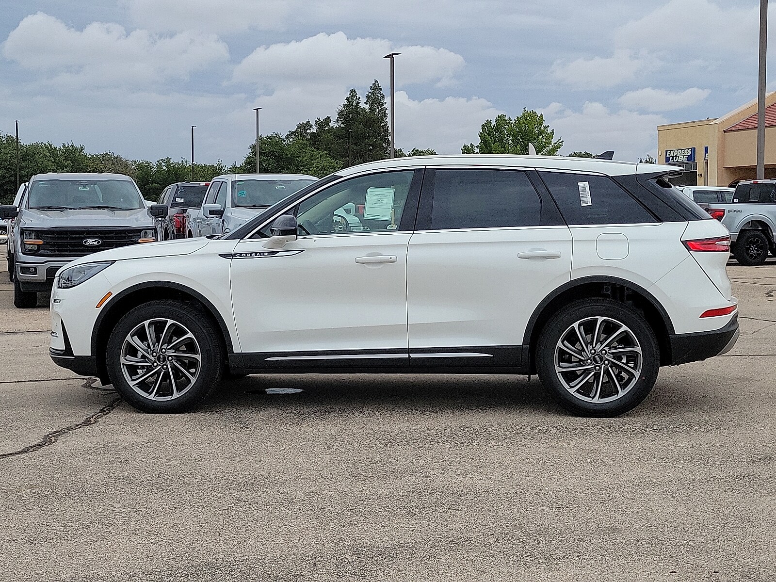 2025 Lincoln Corsair Premiere photo 2